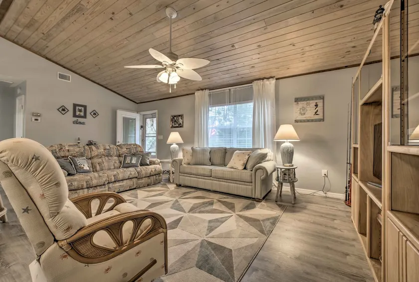 1 Mi to Boat Launch: Crystal River Home w/ Dock - Image 1