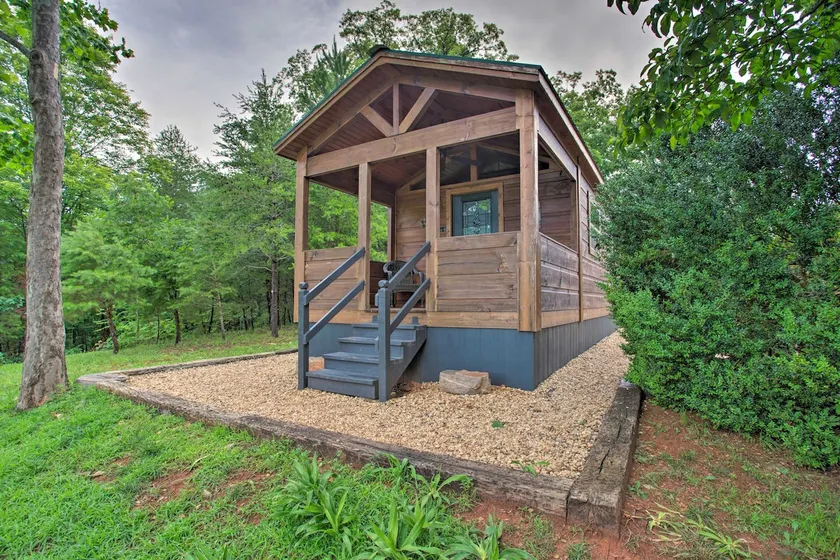 Hike, Sip & Unwind! Mill Spring Cabin Near Winery - Image 1