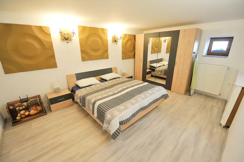 One Bedroom Apartment Silvester with Onsite Wellness - Image 1