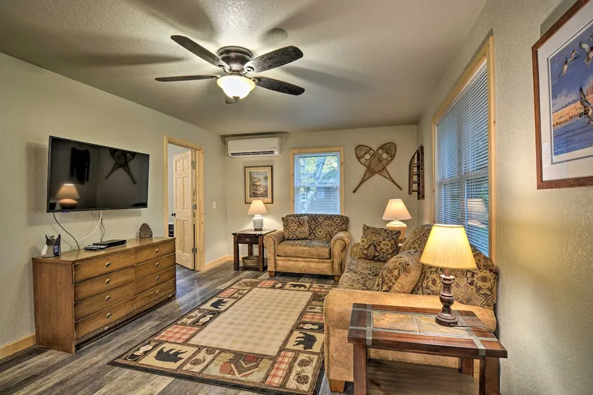 NOUVEAU! Petoskey Area Cabin, marchez jusqu'à la rivière Crooked! - Image 1