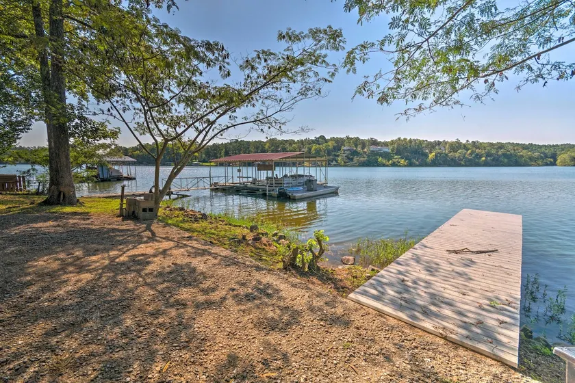9 Mi to Hot Springs: Lake Catherine Home w/ Dock - Image 1