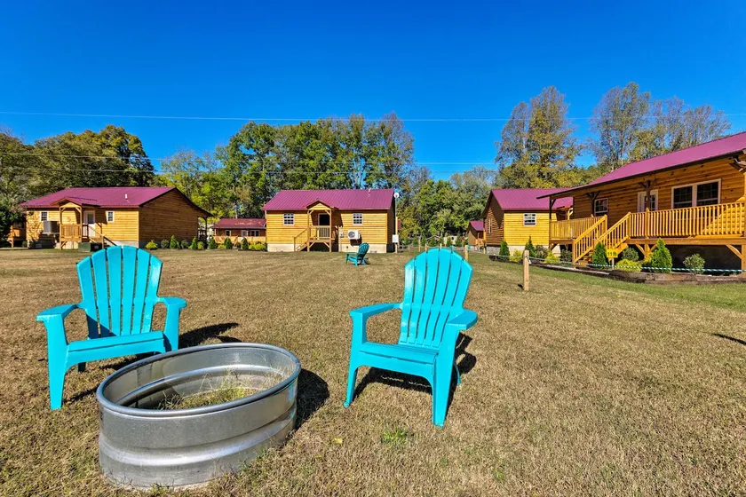 5 Mi to Dtwn: Bryson City Cabin w/ Resort Perks! - Image 1