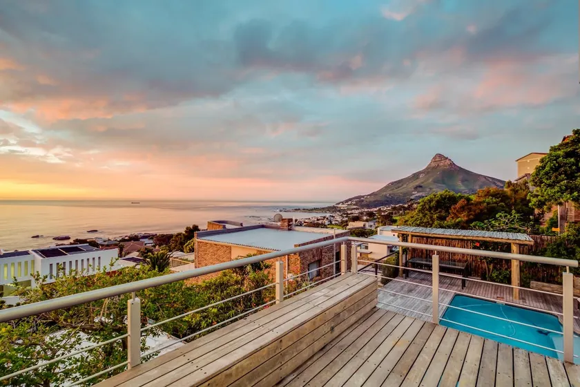 Sunset Views - Six Chambres Maison, Couchages 12 - Image 1
