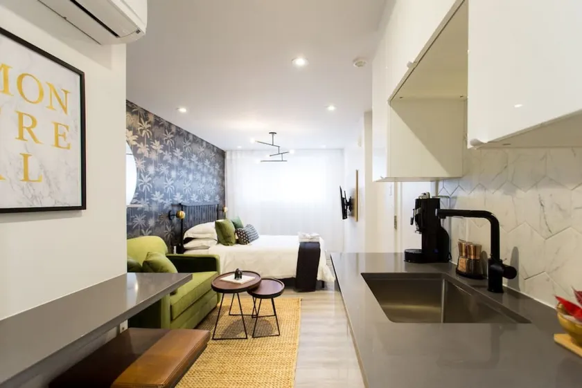 Palms Little Italy Studio with full bathroom by Denstays - Image 1