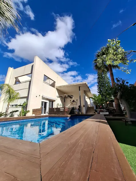 Private villa with pool in Llíria, Valencia - Image 1