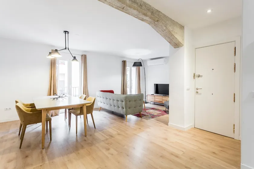 Modern & Chic 2BR/2BA apartment in trendy Chueca - Image 1