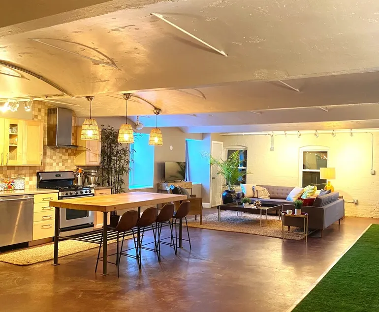Stunning Bungalo-style Loft in Albany's Warehouse District! - Image 1