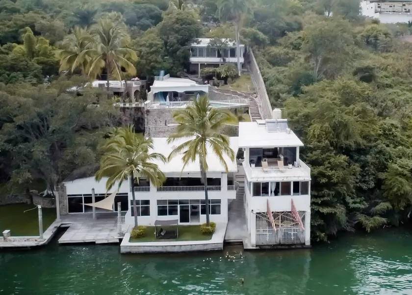 7BR Impressive LAKE house with pool CLEANING and cook included - Image 1