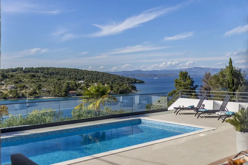 Villa Maison du capitaine sur l'île de Solta avec piscine chauffée, jacuzzi, vue sur mer - Image 1