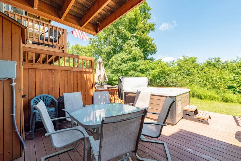Ski-In/Out Dog Friendly Townhome with Lake Access - Image 1