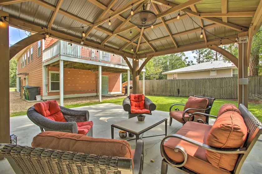 Waveland Family House, 4-Minute Drive to the Beach - Image 1
