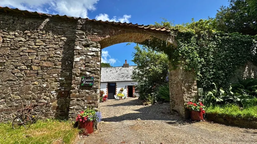 MONKLEIGH COACHMANS COTTAGE 1 Bedroom - Image 1