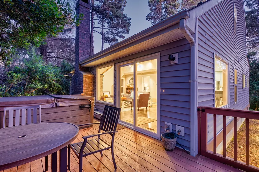 Bk 2 / Få 2 GRATIS! Perfekt privat läge, ** HOT TUB **, promenad till stranden (Sisu) - Image 1
