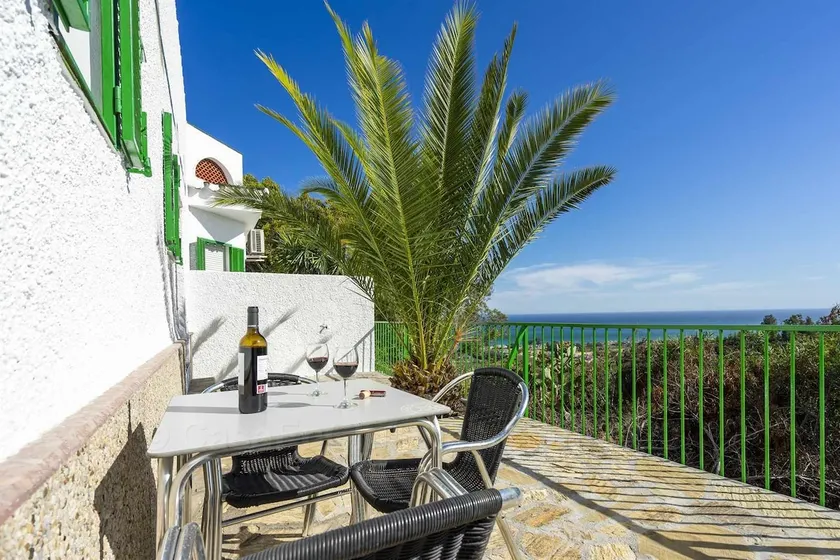 Magnífico apartamento vacacional con terraza, jardín y barbacoa | Vistas al mar - Image 1