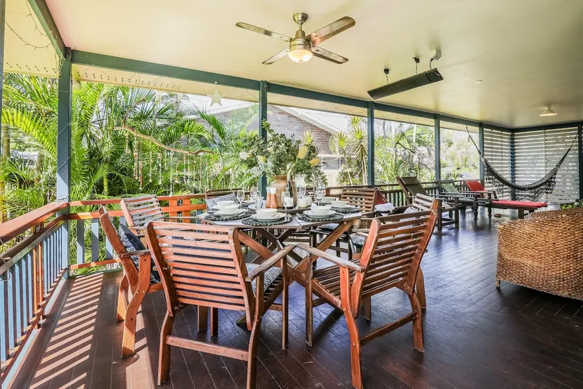 On Agnes Time • Central Beach House for 10 • BBQ - Image 1