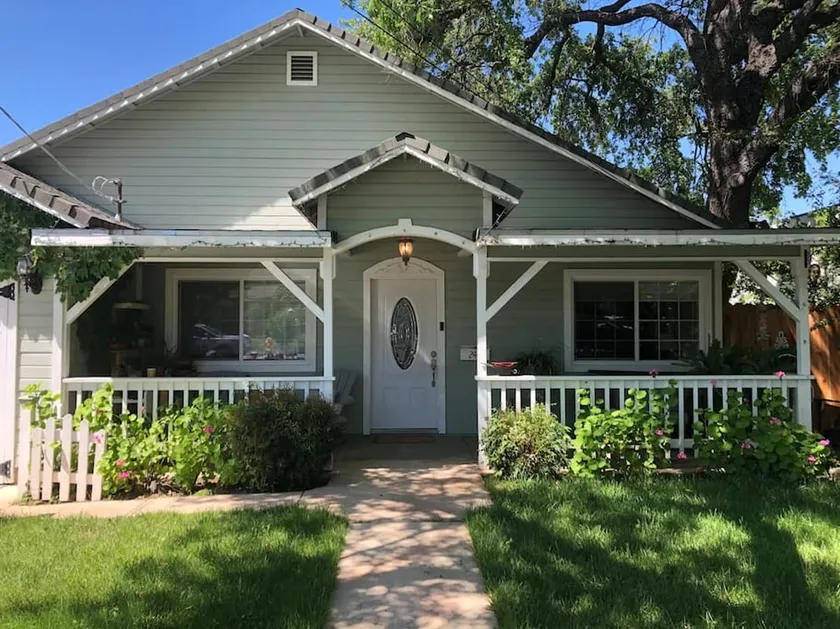 Charming 1950's Bungalow - Image 1