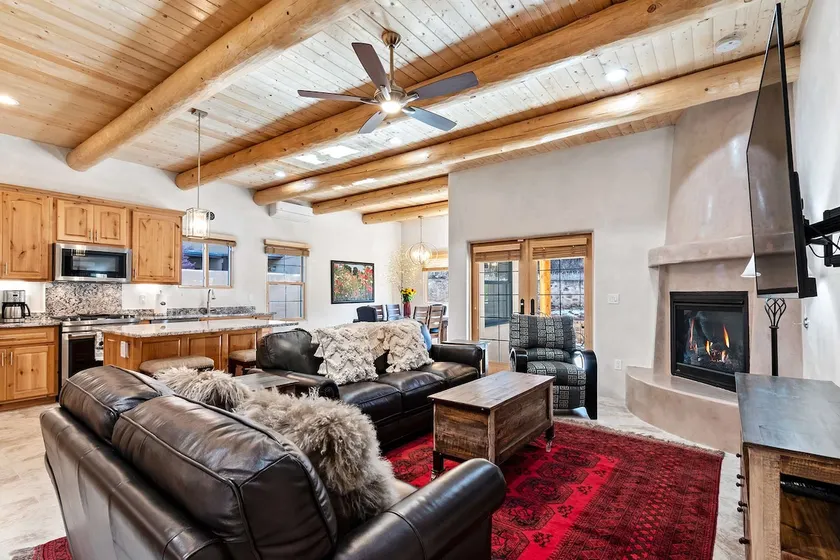 Bonita - Spacious Home, Walk to the Plaza - Image 1