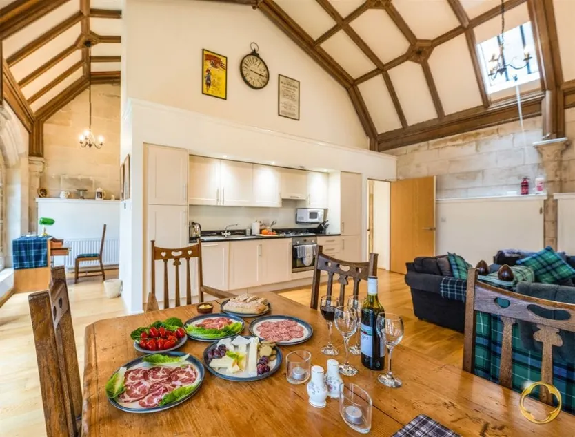 One bedroom apartment on the shores of Loch Ness, perfect for romantic breaks - Image 1