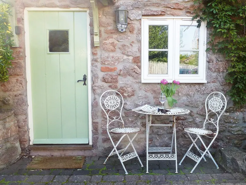 Hollies Cottage - Image 1