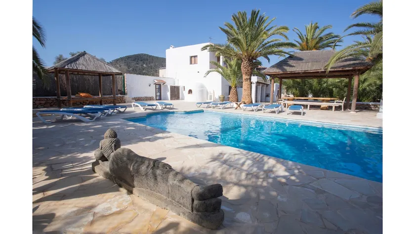 Villa Daniel har en fantastisk beliggenhed kun 5 minutter med taxa til Playa Den Bossa - Image 1