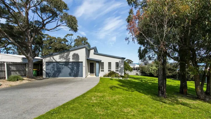 Pelican House - Modern Family Retreat - Image 1