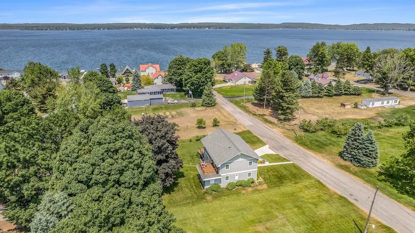 Smukt sommerhus med udsigt over Bear Lake - Image 1