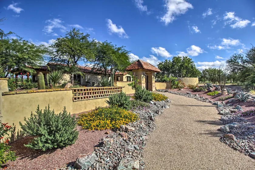Luxe Tucson Vineyard Home w/ Views & Fire Pit - Image 1