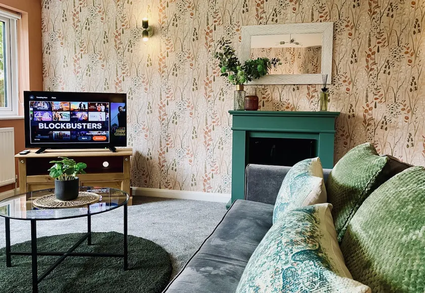 Brighouse 3 mins | Pets Stay Free | WiFi | Garden - Image 1