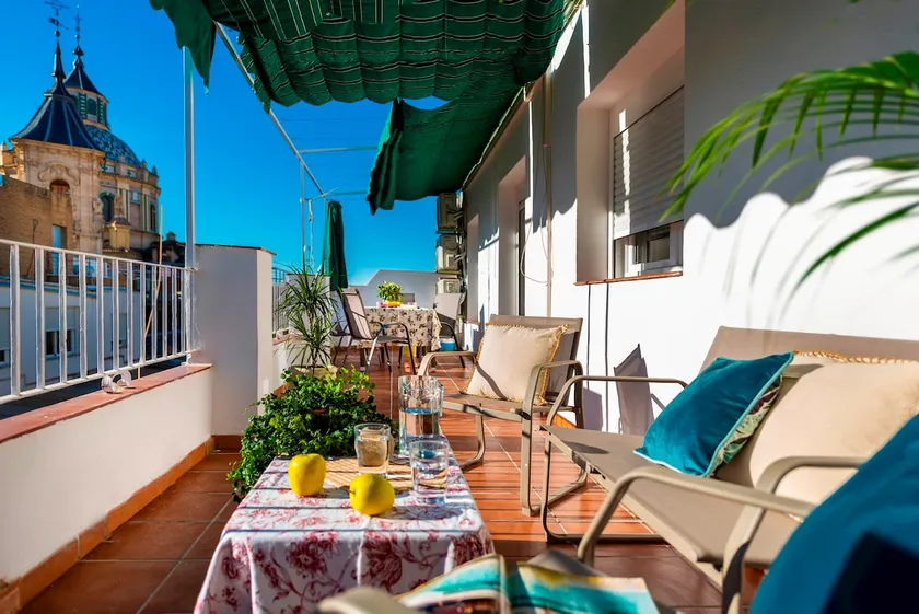 Genteel Home Mano de Hierro - Image 1