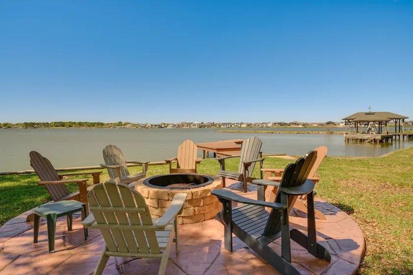 Modern Lake Conroe House w/ Lakefront Park & Deck! - Image 1