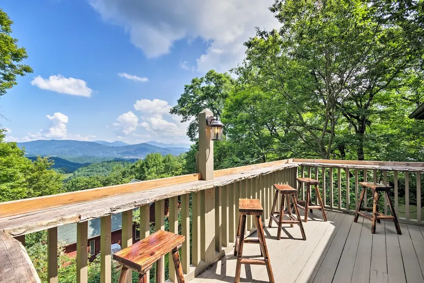 Cabin w/ Fireplace & Mountain Views: 5 Mi to Boone - Image 1