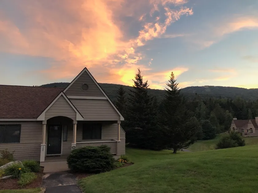 F3 Fairway Village Condo with great mountain views, 8 minute walk from Omni Mount Washington Hotel! - Image 1