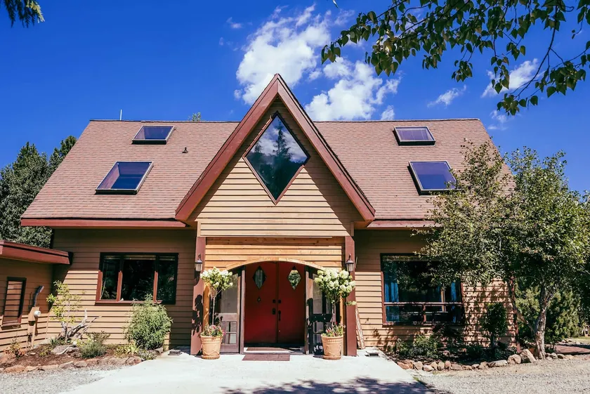 8-Acre ‘Big House Lodge’ in Cle Elum w/ Hot Tub - Image 1
