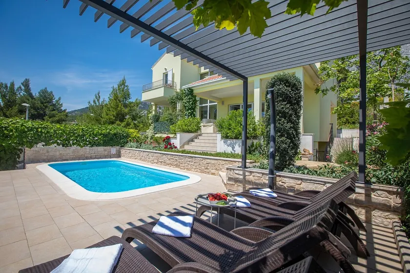 Holiday house Luna in Makarska with private pool - Image 1