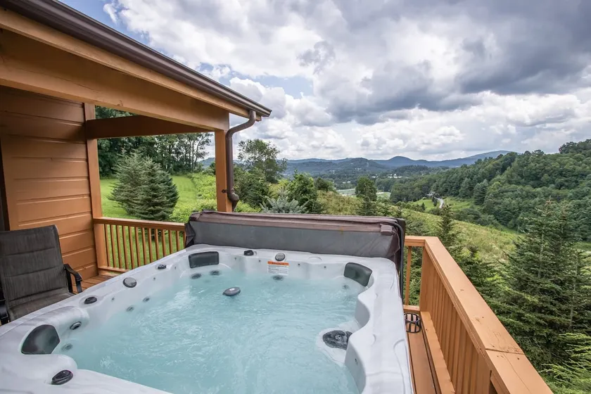 4BR Lodge in Boone, vue sur la montagne, bain à remous, Animaux admis, tables de jeux, ski à proximité - Image 1