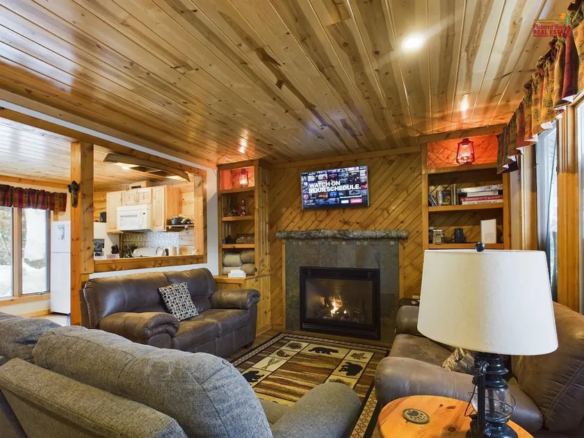 Bear Den-Secluded 2 Bedroom Cabin Located in the Hiawatha National Forest. - Image 1