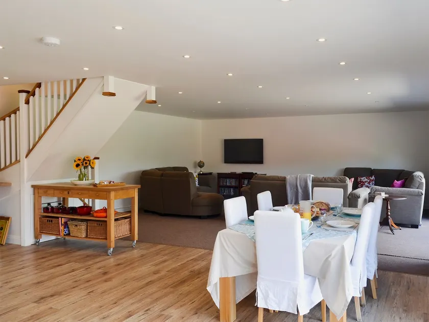 Reeds Farmhouse - Image 1