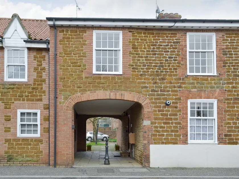 Trentham Cottage - Image 1