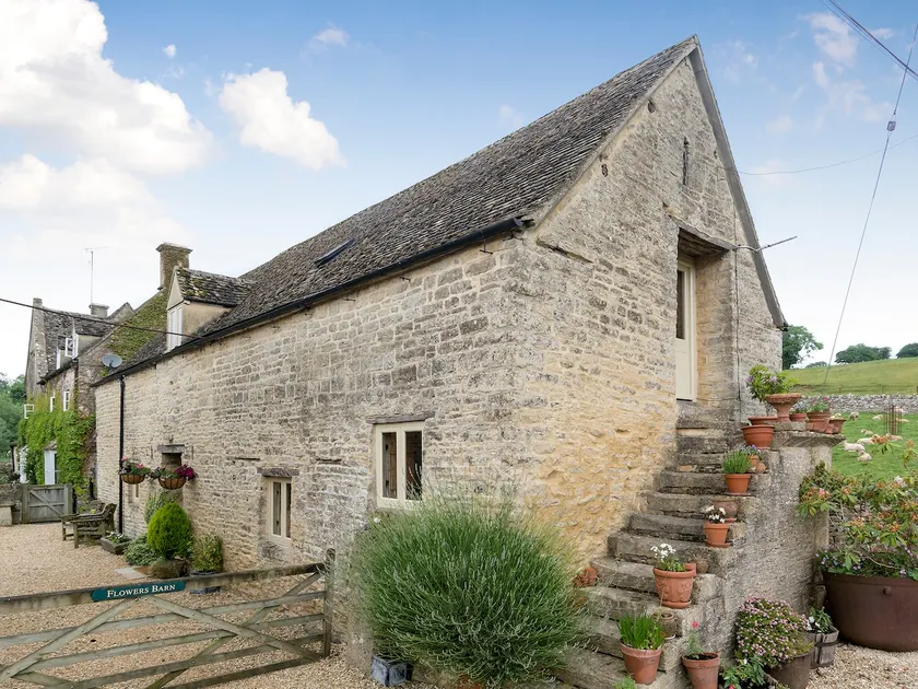 Flowers Barn - Image 1