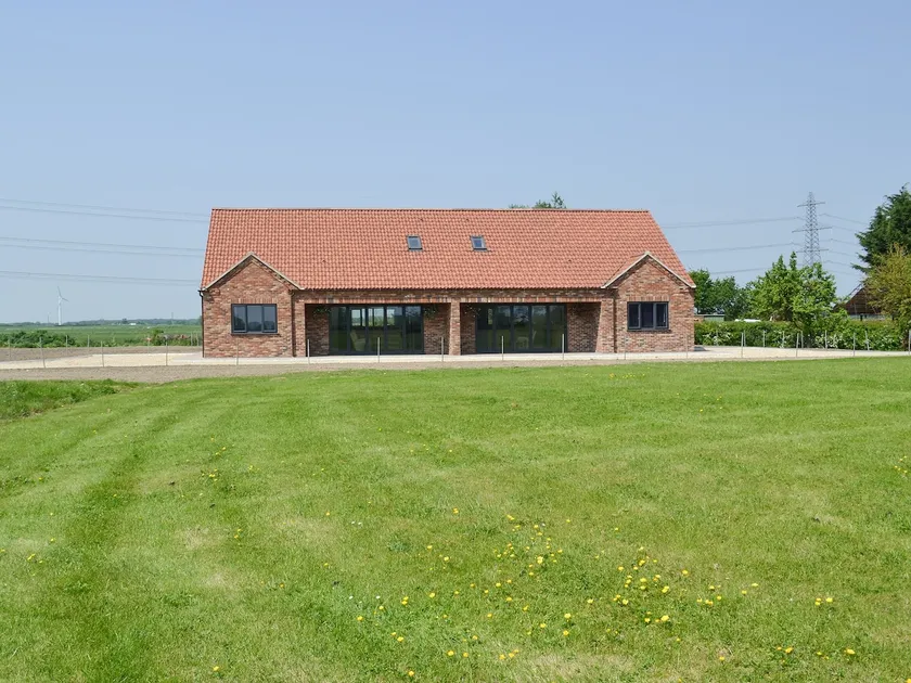 Lucy's Lodge - Ukc2202 - Image 1