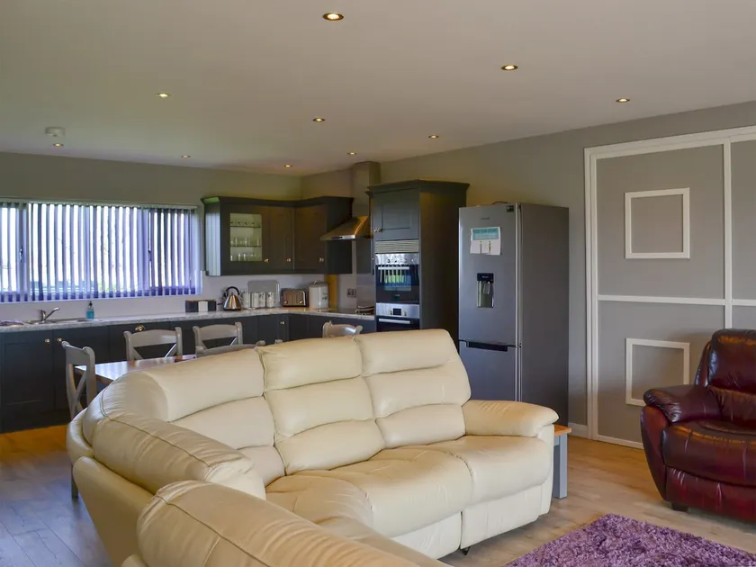 Aimmee's Lodge - Ukc2203 - Image 1