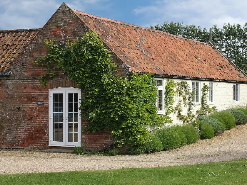 Valley Farm Cottage - Image 1
