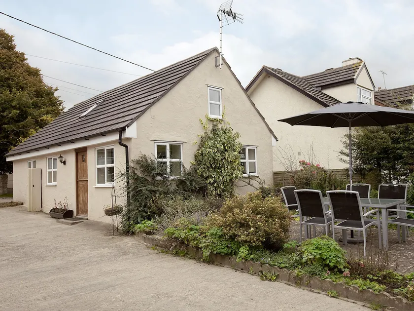 Stable Cottage - Hw7452 - Image 1