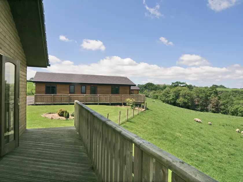 Woodside Lodge Hw7520 - Image 1
