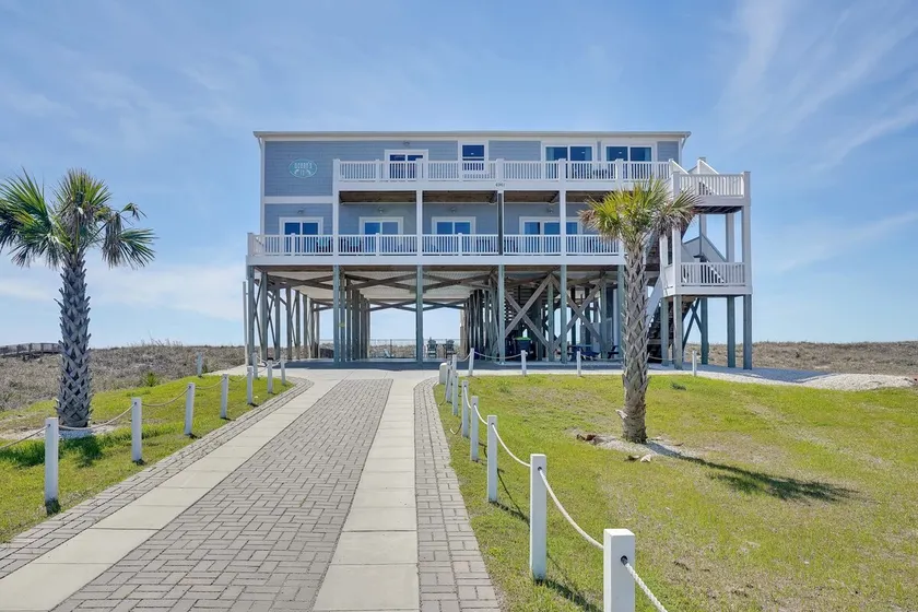 Oceans 12: A luxurious 12-bedroom oceanfront retreat in Oak Island, NC. - Image 1
