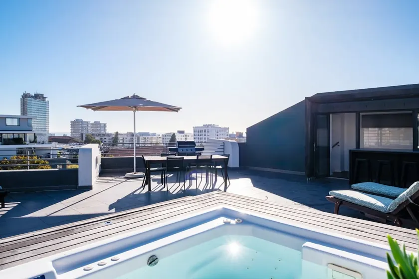 Modern Apartment w Rooftop Deck and Jacuzzi Pentho - Image 1