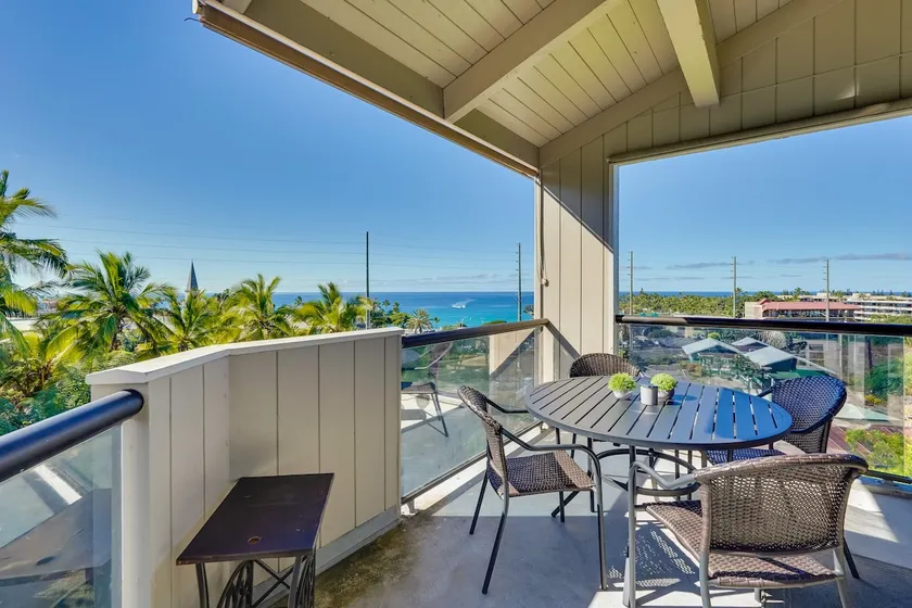 Top-Floor Kailua Bay Resort Condo w/ Ocean Views! - Image 1