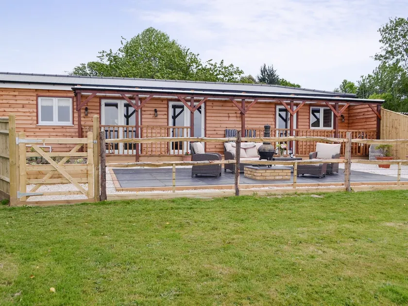 Cedar Lodge - Image 1