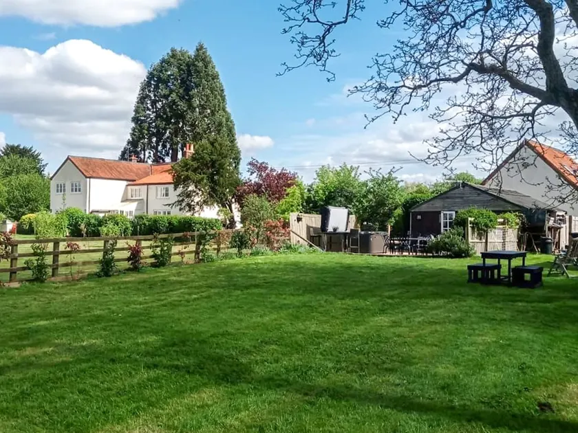 Walnut Tree House - Image 1