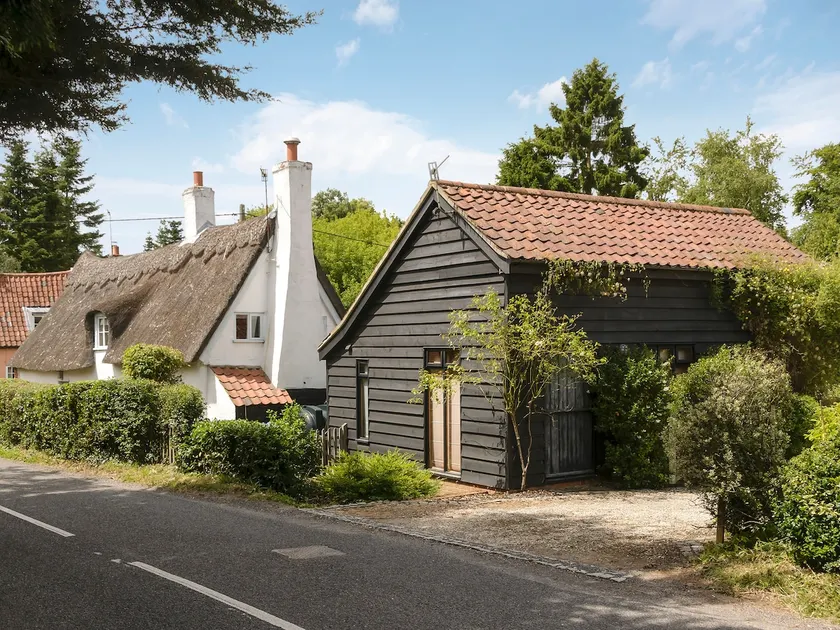 Thatched Cottage - Image 1
